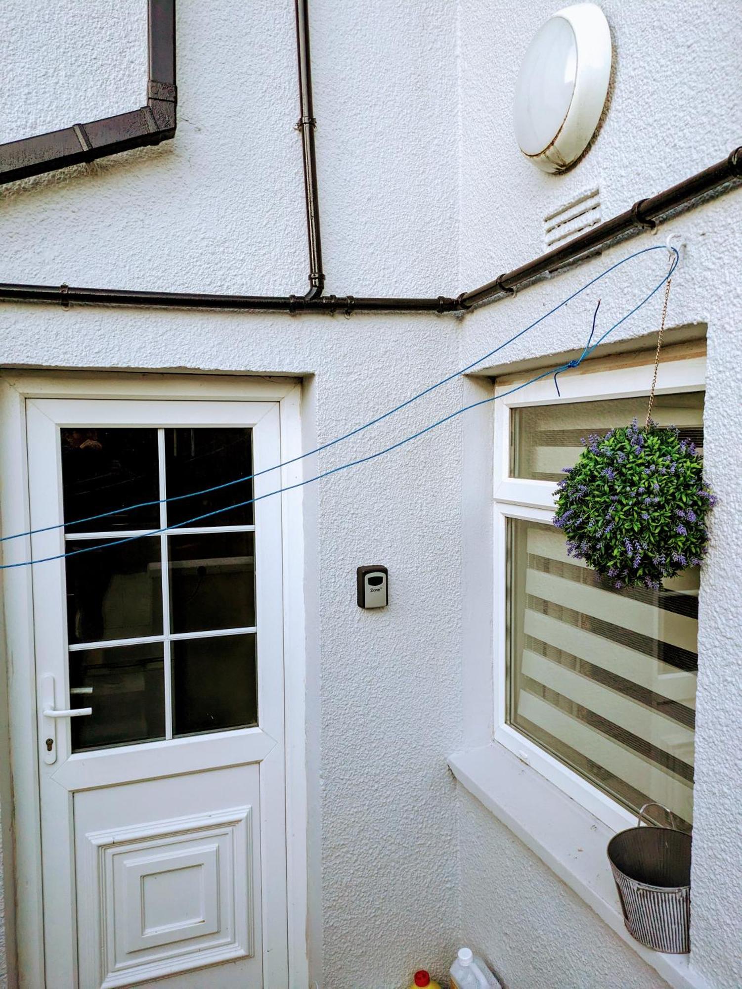Mairead - Cosy Property In Gaeltacht Quarter Belfast Exterior foto